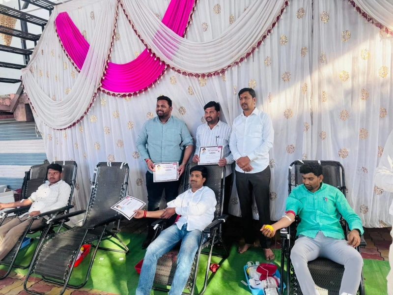 रक्तदान शिबिर – वीर युवकांचा सहभाग